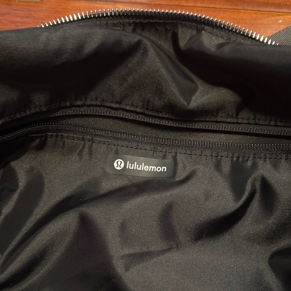 Lululemon Convertible Ruched Crossbody Bag
Large 16L - Picture 5 of 9